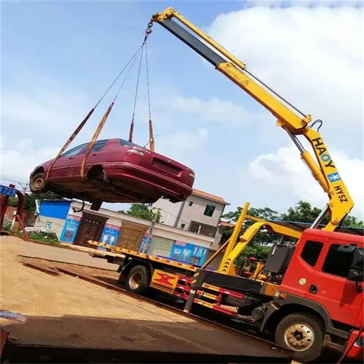 灵寿县吊车吊汽车的正确方法